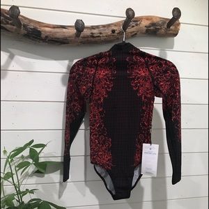 Lululemon “Will the wave” rash guard